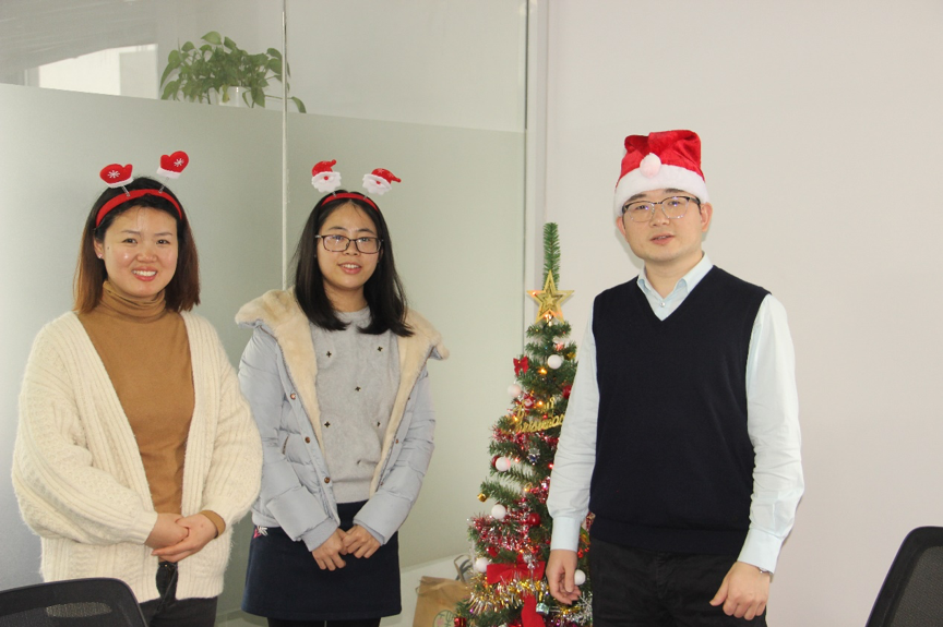 1591772491133260.png 双旦三人照.png